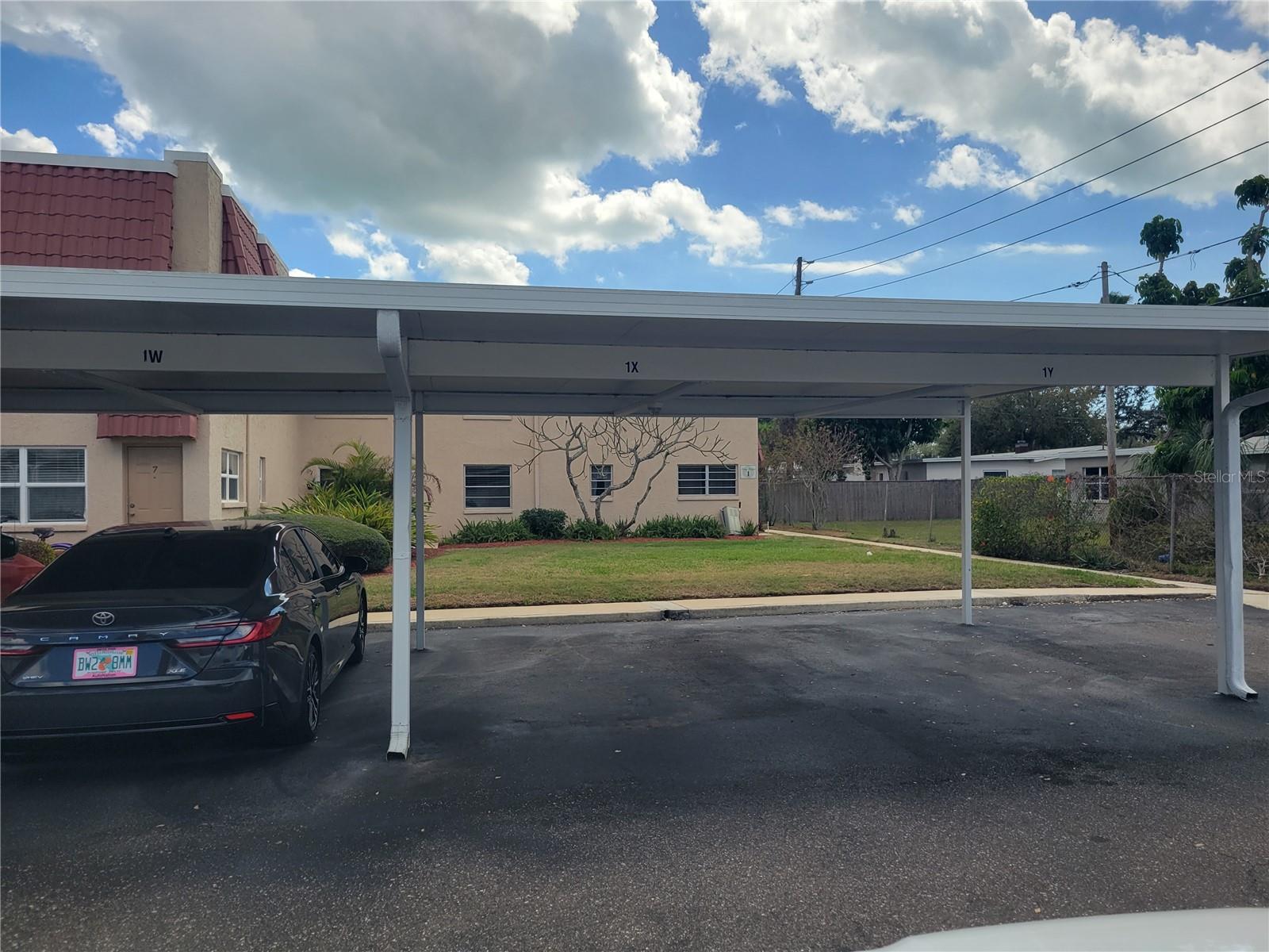 Carport right near thee unit Patio