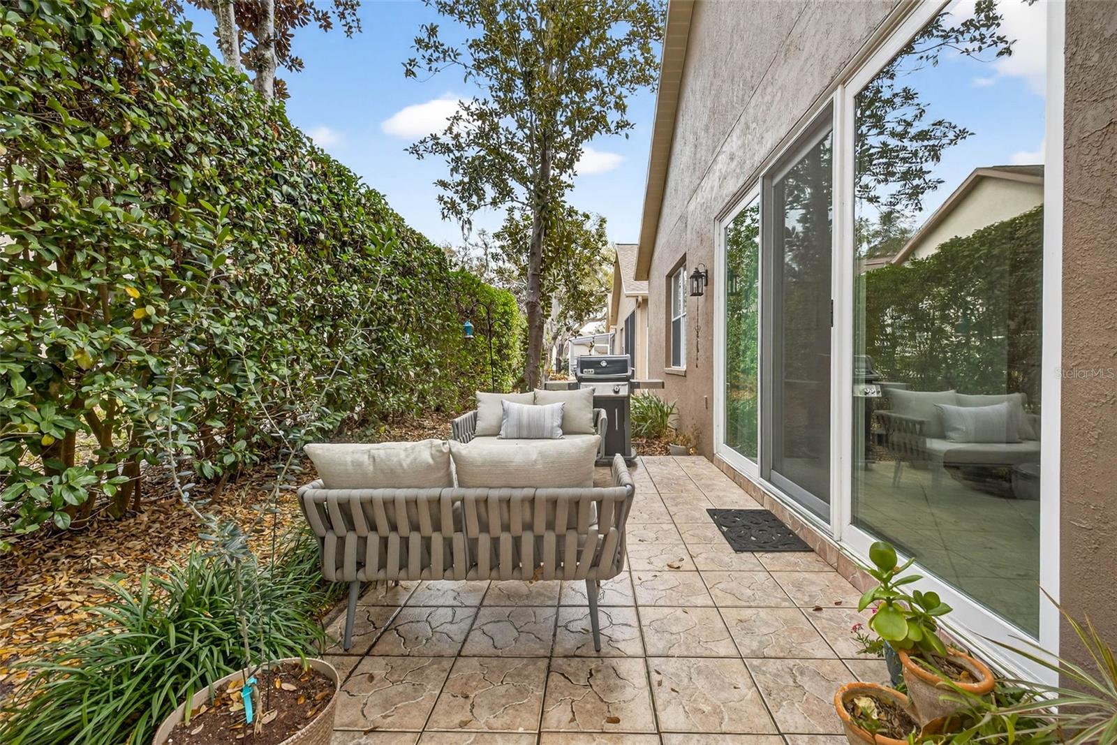 Cozy Backyard with HOA Maintained privacy hedge