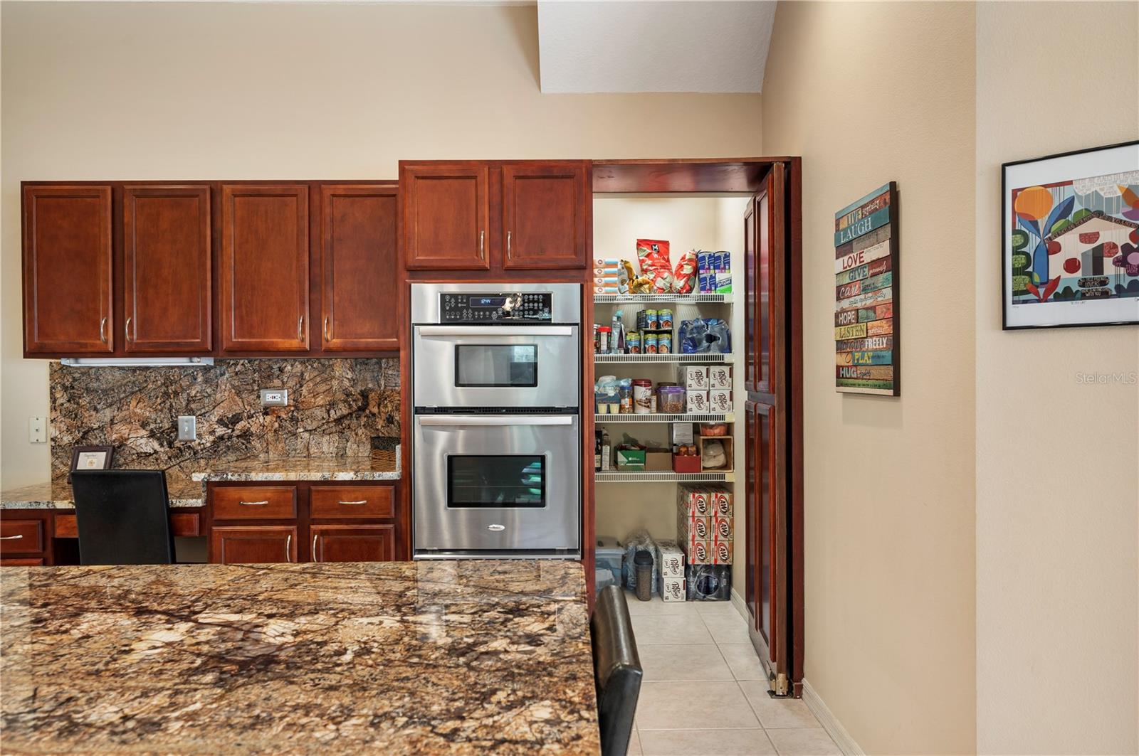 Double Ovens and Island Cooktop