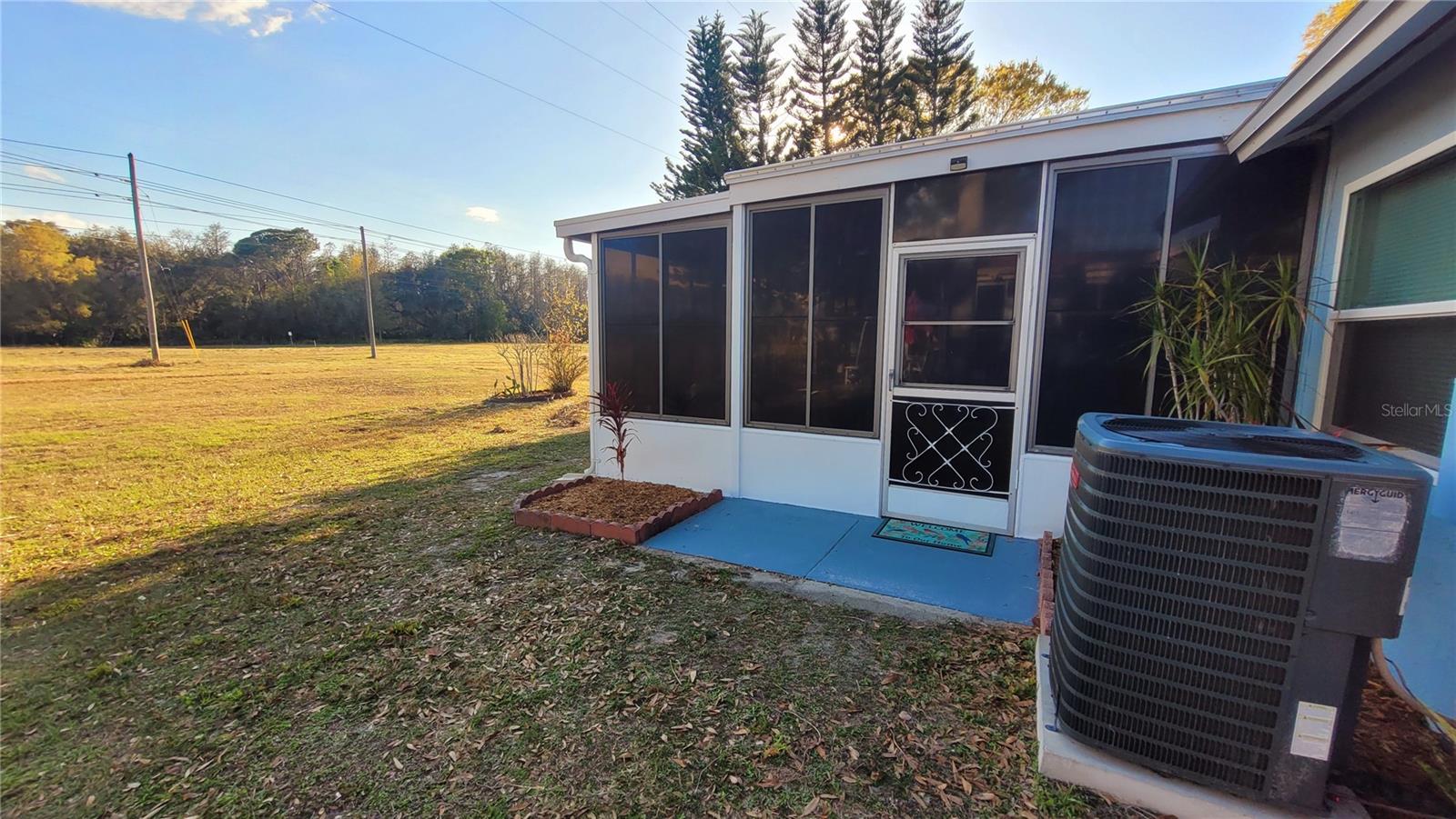 Side entrance to Florida room