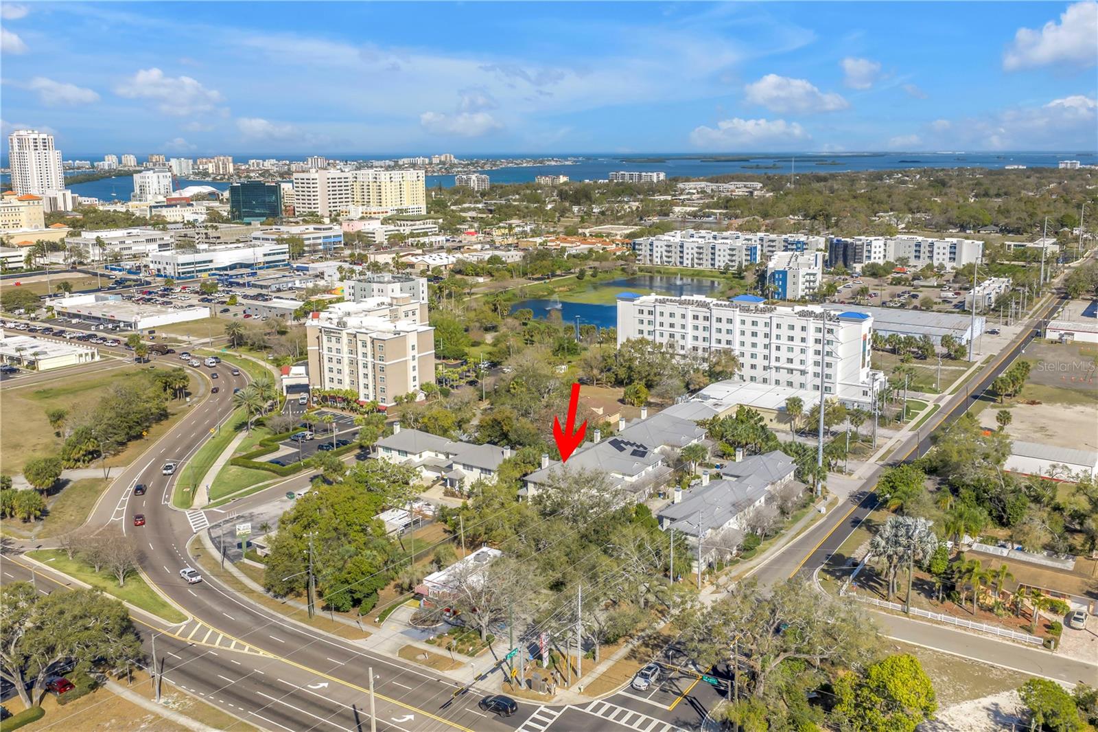 Just minutes to Clearwater Beach, Coachman Park and BayCare Sound Amphitheater.