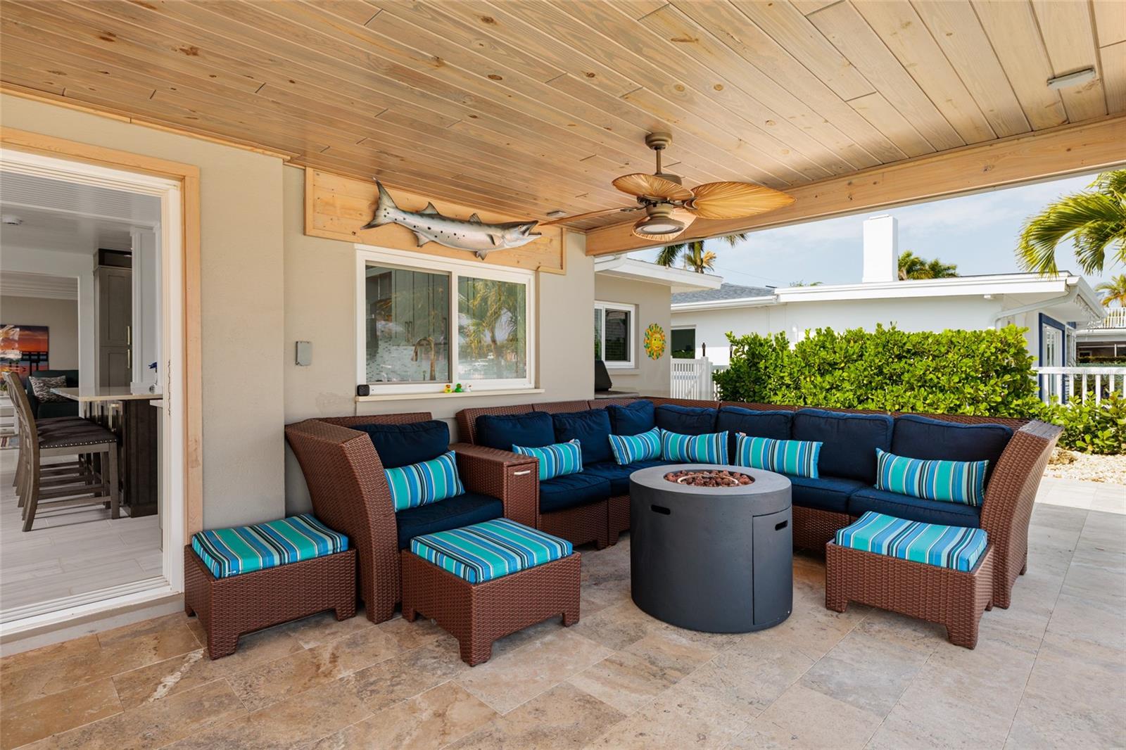 Outdoor covered living area