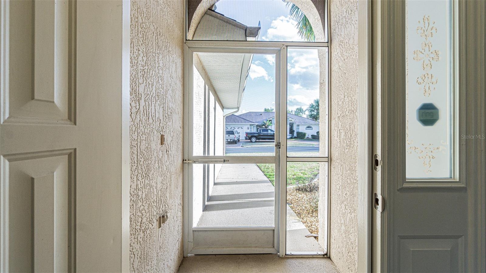 Screened front entry for cross breezes