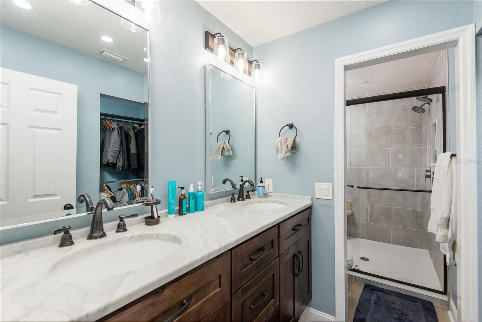 Primary bedroom has an en suite bath