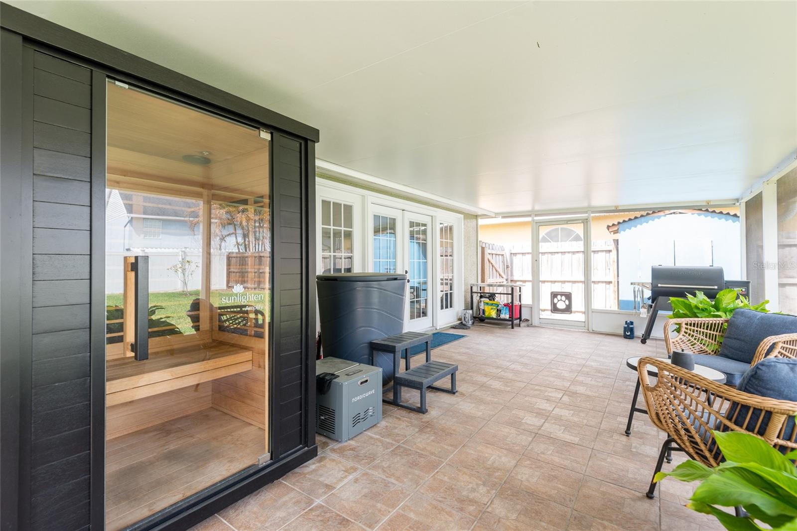 Sauna and cold plunge do not convey