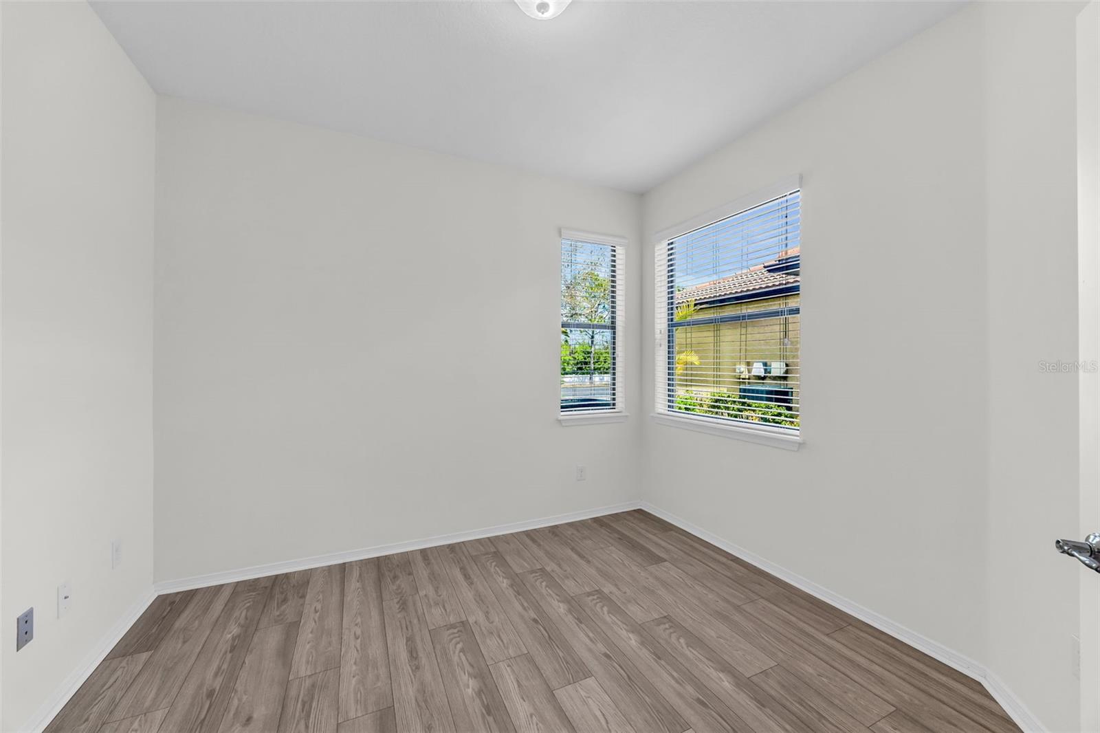 Flex room, den or office