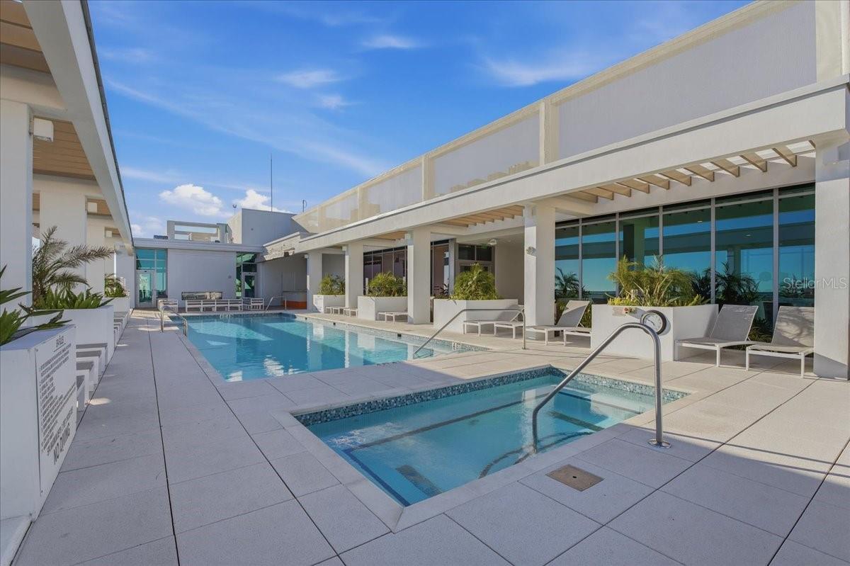 ROOFTOP SPA AND POOL!