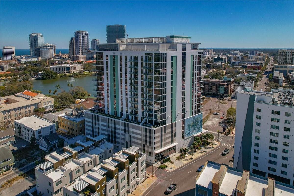 PRIME DOWNTOWN ST PETE LOCATION WITH WATER VIEWS!