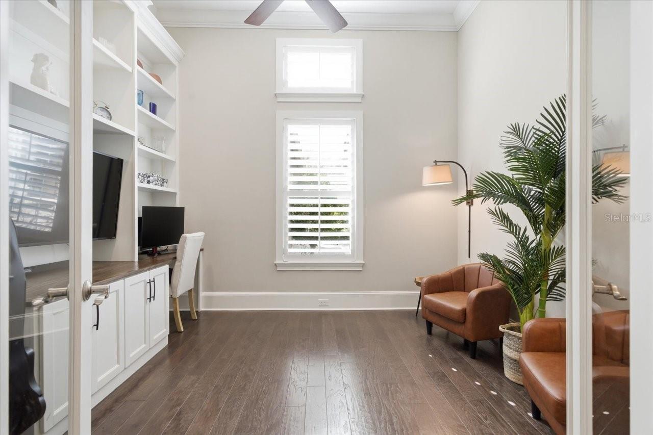 Den/Study with built in desk & hutch