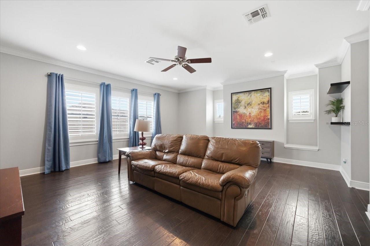 Oversized Bonus Room