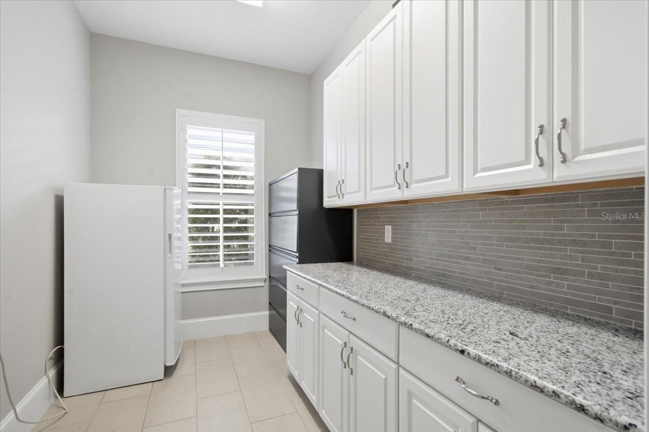 Garage-Flex Room with great storage