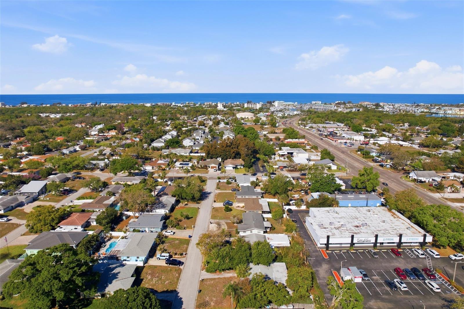 3 min drive to Indian Rocks Beach