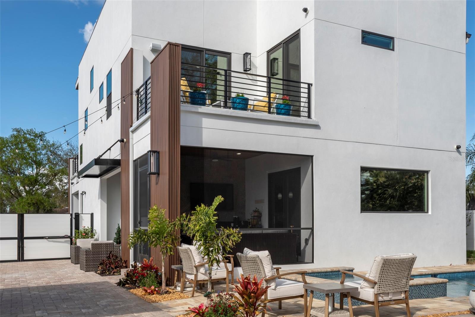 Screened Outdoor Lounge