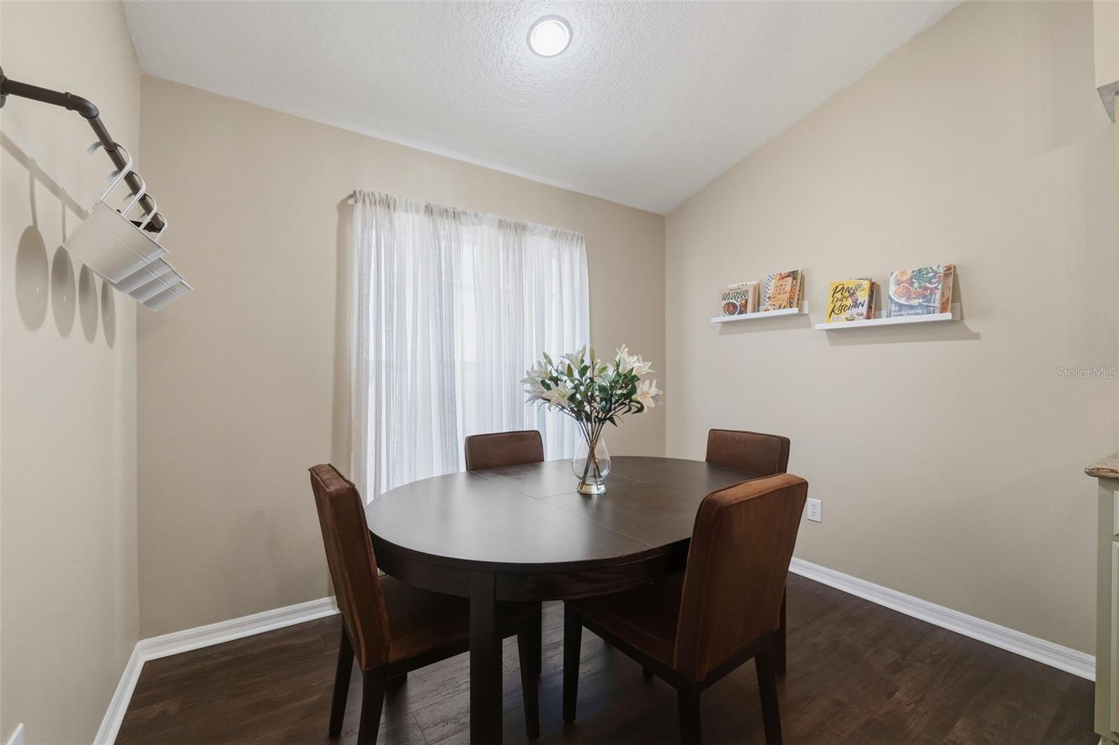 Breakfast nook/dining area
