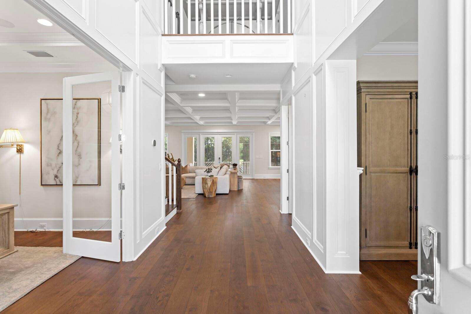 Entrance 22' ceilings