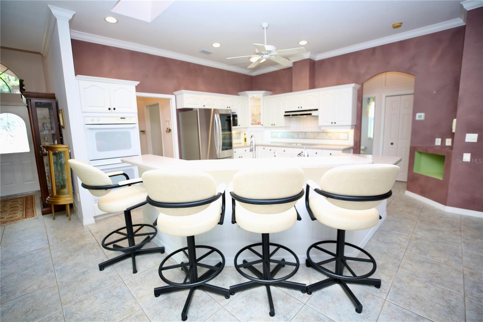 Large bar area in kitchen