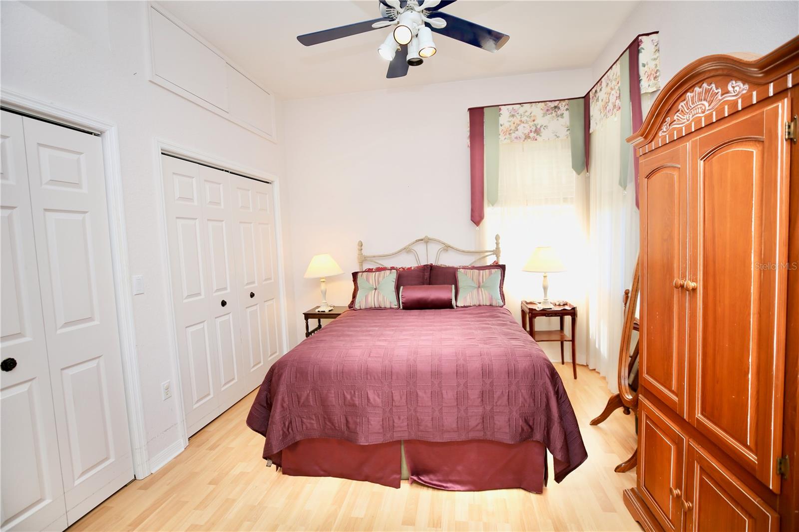 3rd bedroom with double closets with En-Suite bathroom