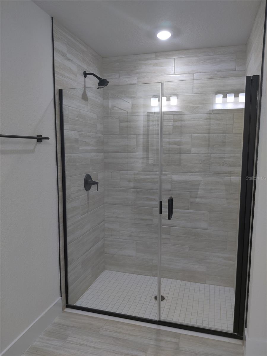 Primary 5' Tile Shower