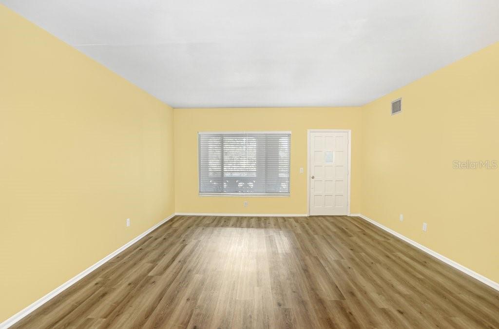 TB8482210 - living room