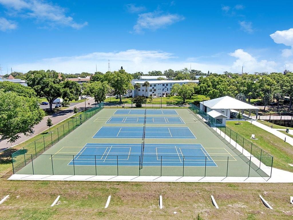 TB8482210 - tennis courts