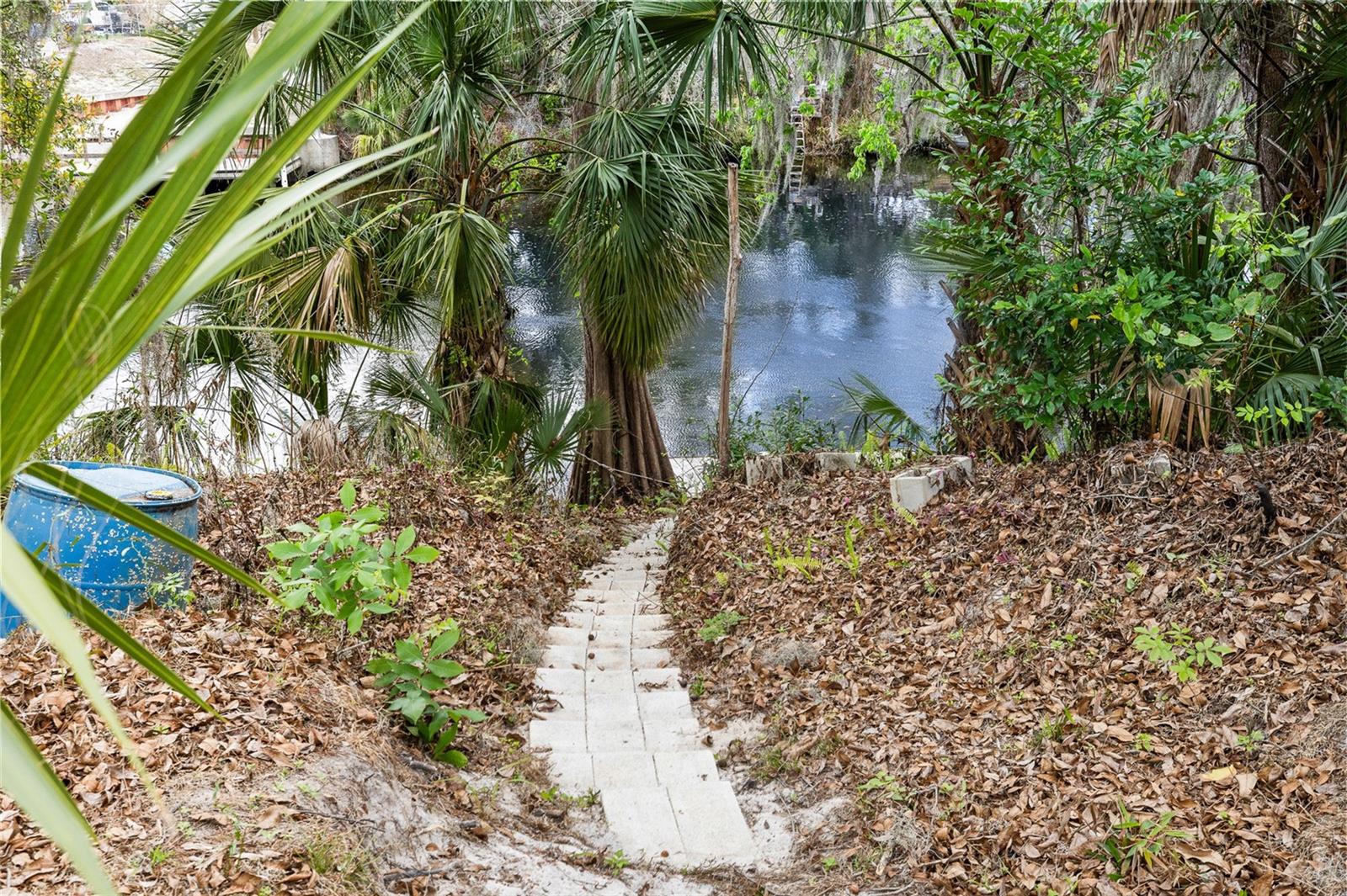 Private access to the Alafia River