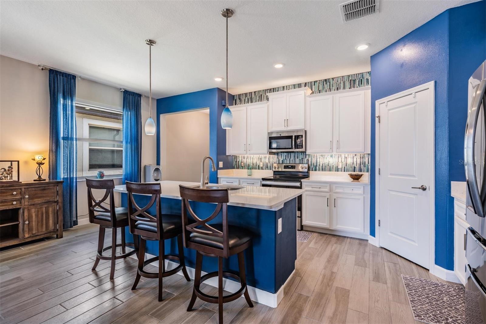 Light & bright kitchen!