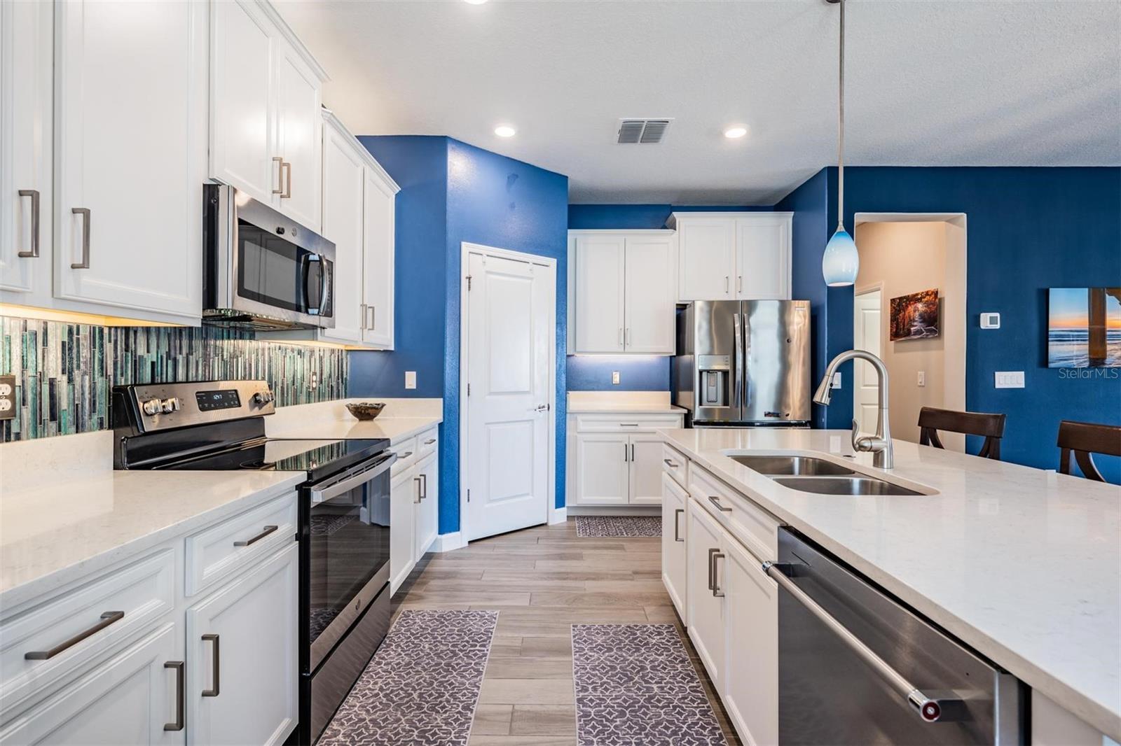 Upgraded stainless appliances!