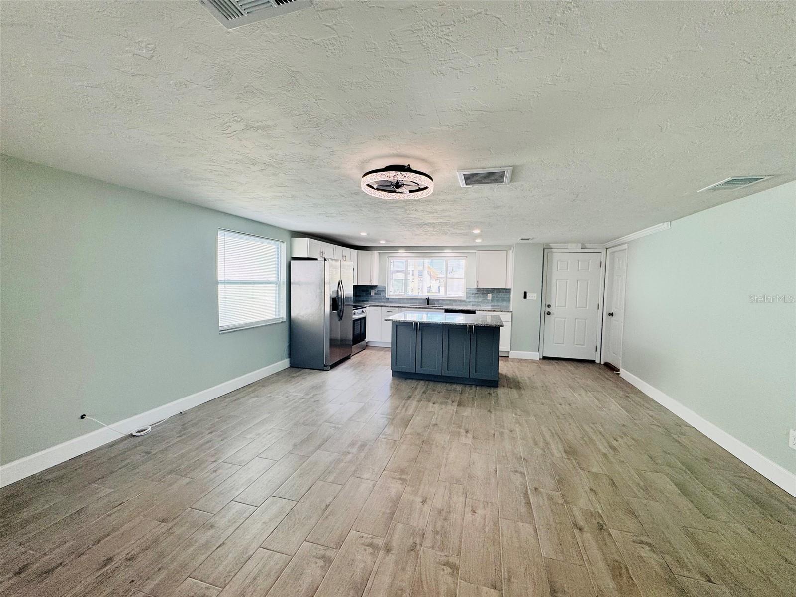 Living Room/Dining Area