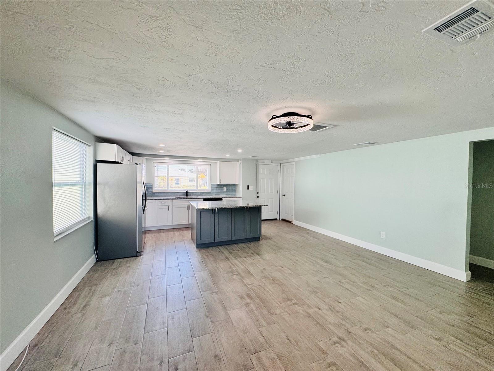 Living Room/Dining Area