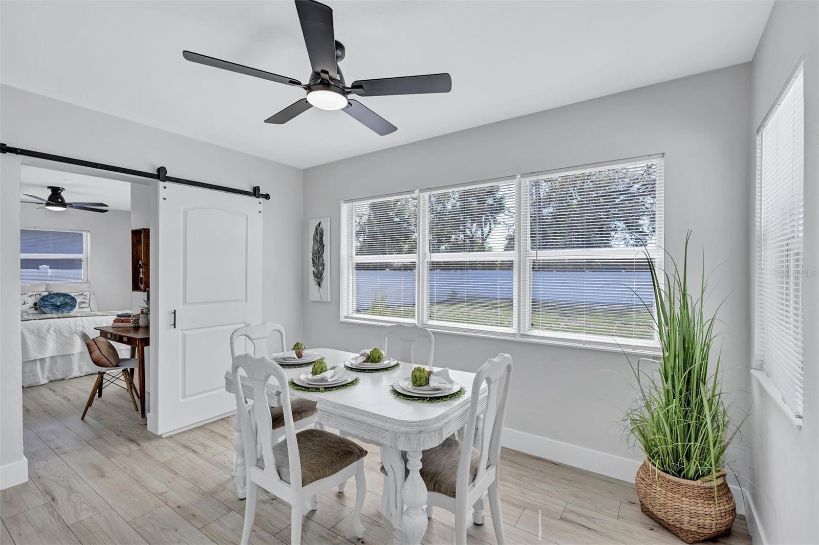 Light and bright dining room
