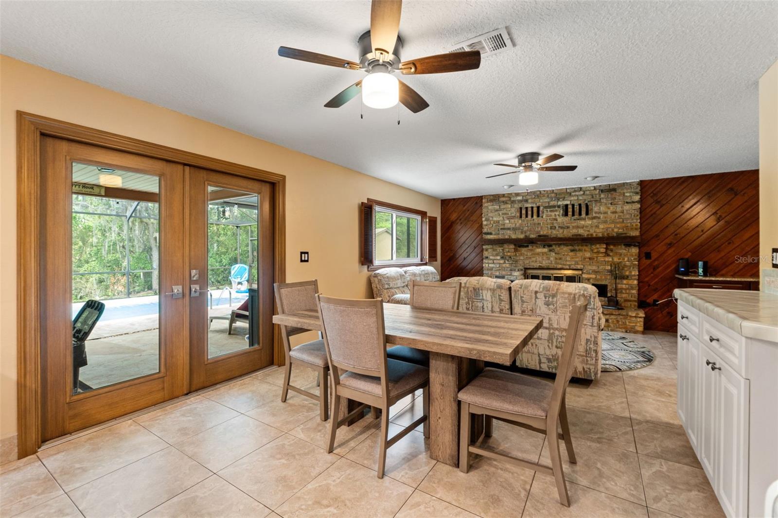 primary dinette space