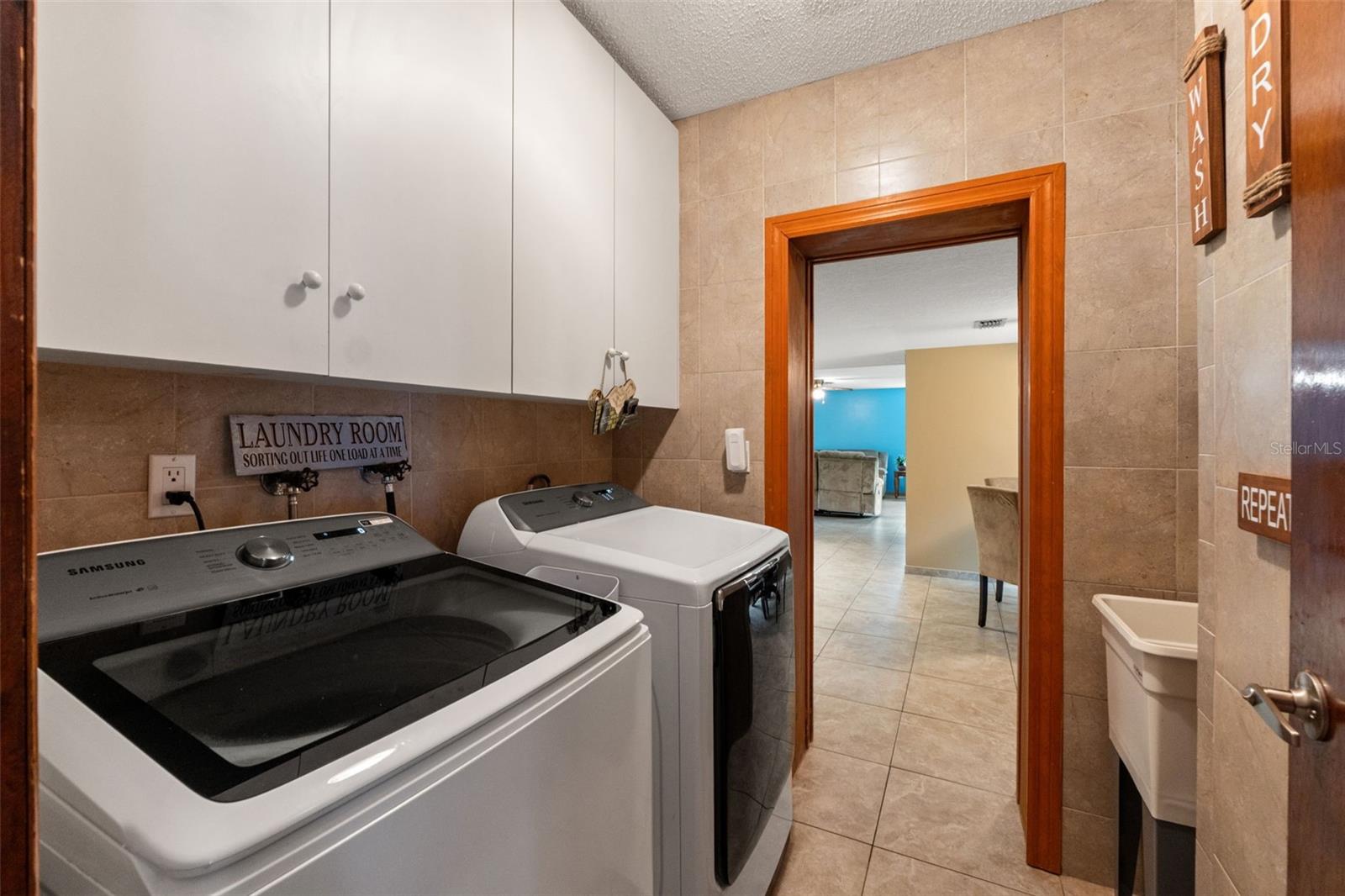 laundry room/entrance to in-law suite