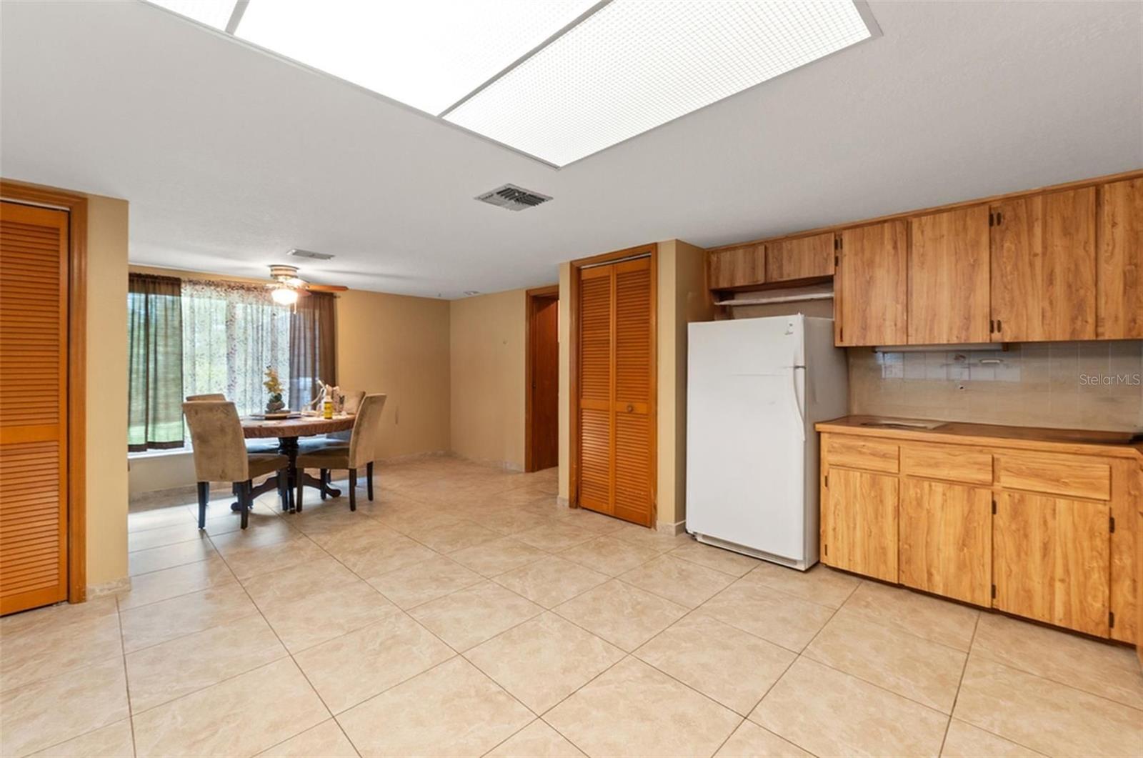 in-law suite kitchen & dinette space