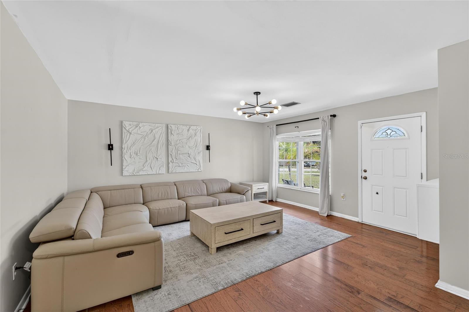 Entrance / Living Room