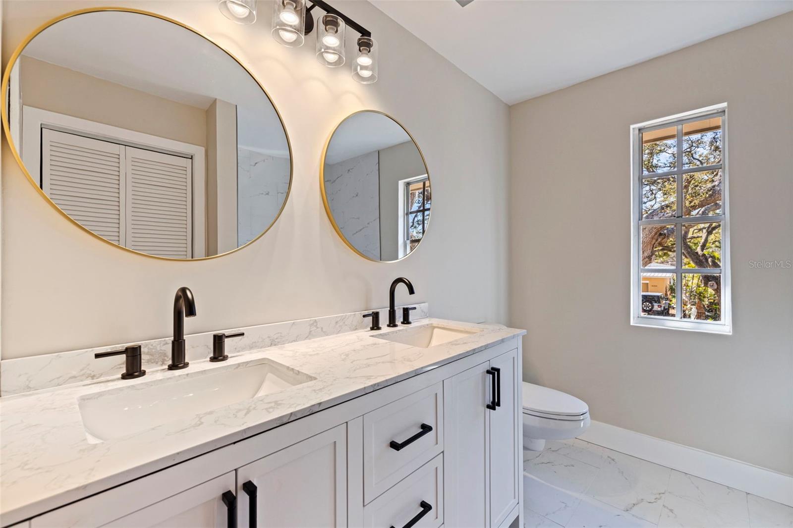 Upstairs Full Bath #2