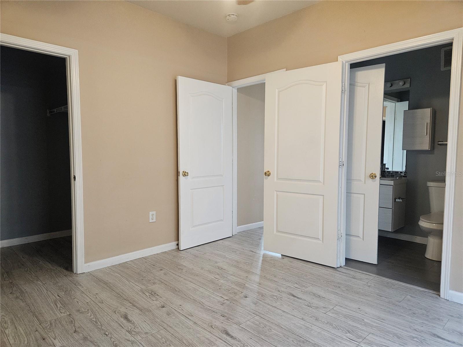 secondary bedroom to bath