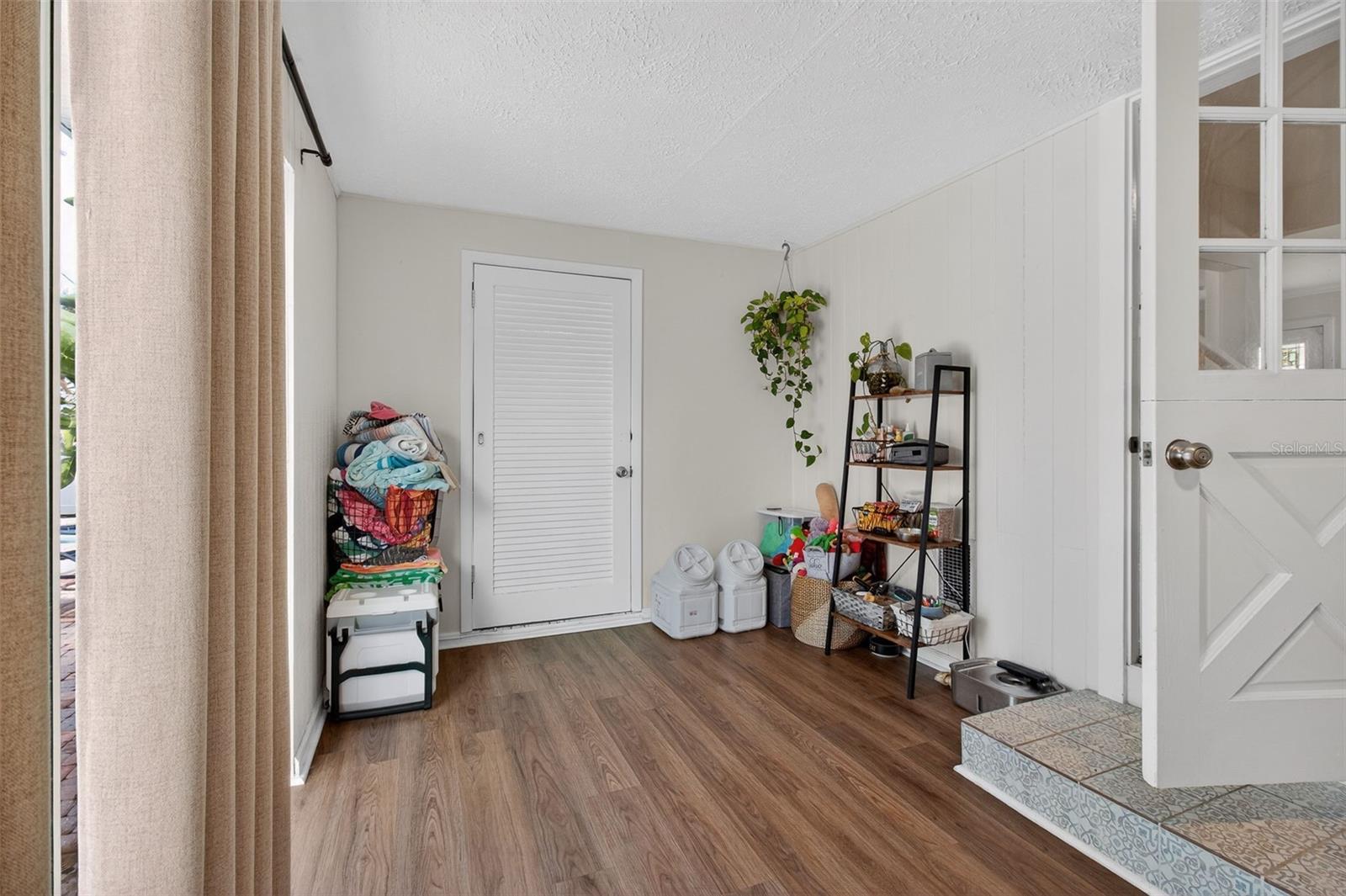 Castle Bonus Space or Dining or Home Office