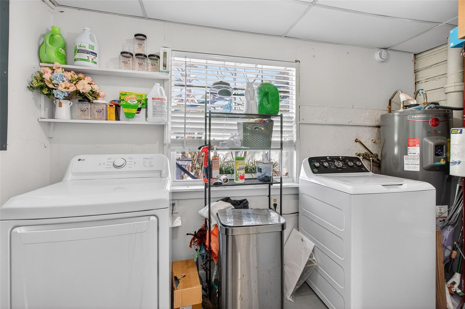 Castle Laundry w/gas dryer