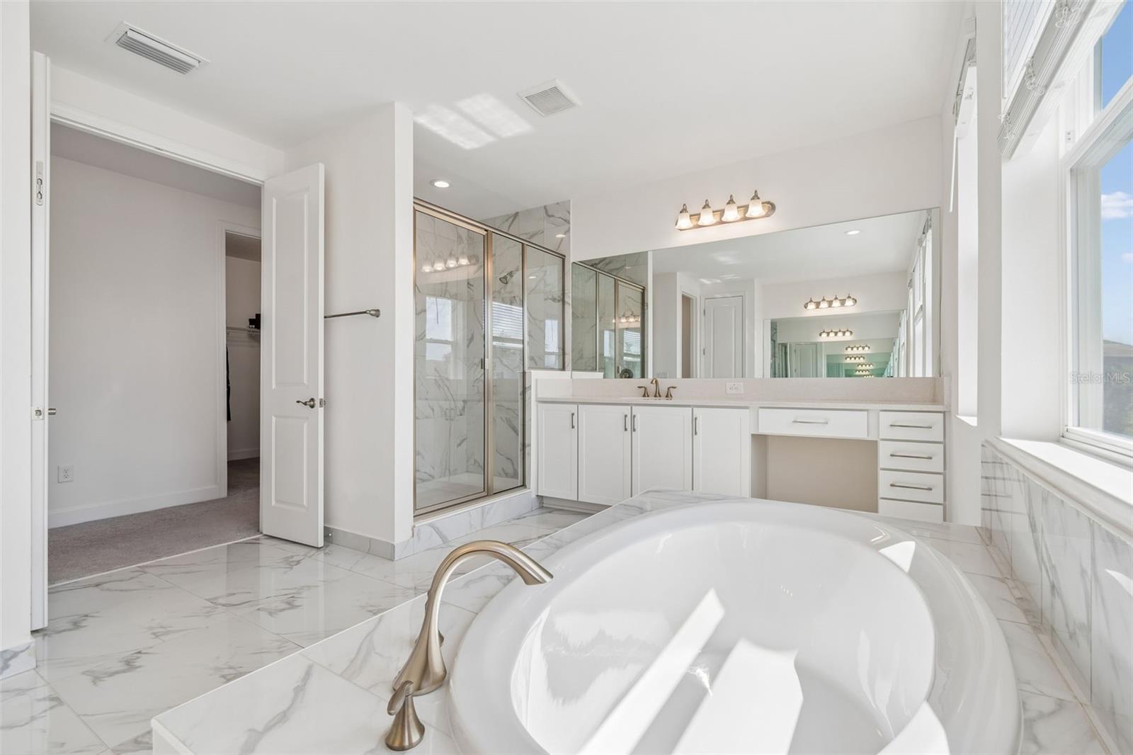 2nd vanity with make-up area!