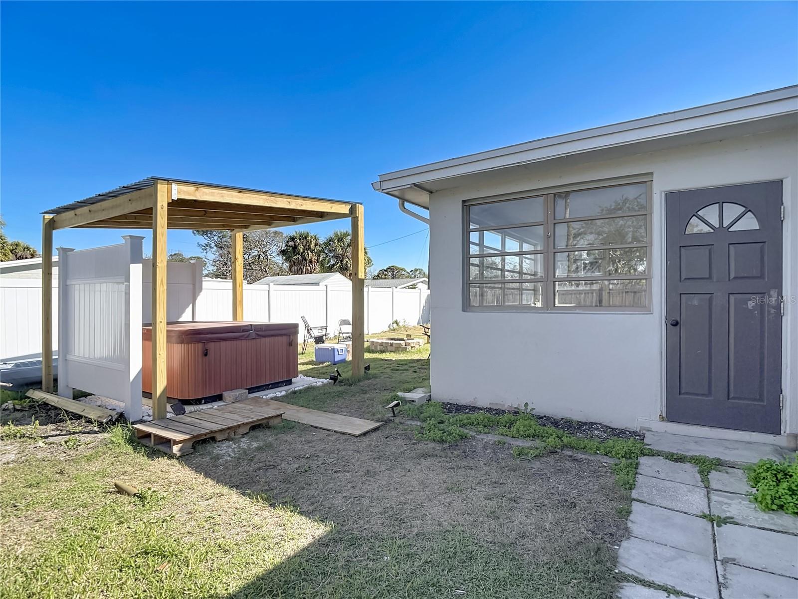 Hot Tub with Privacy
