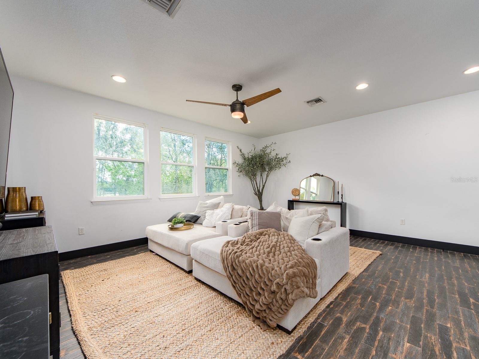 Upstairs Loft/ Flex Space