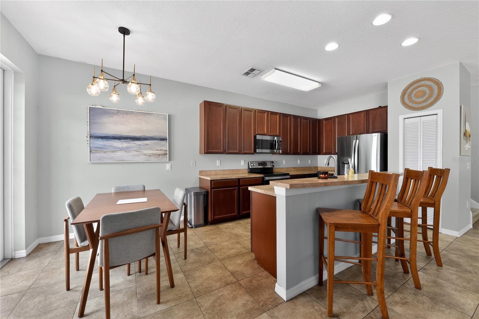 EAT IN KITCHEN WITH BREAKFAST BAR