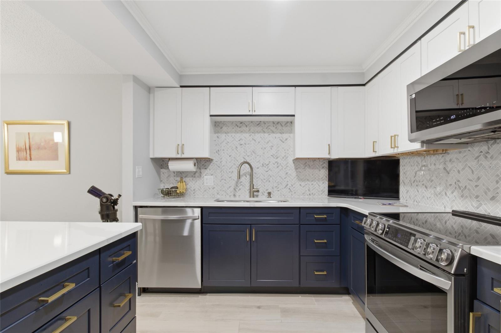Stunning Remodeled Kitchen - New Stainless Appliances