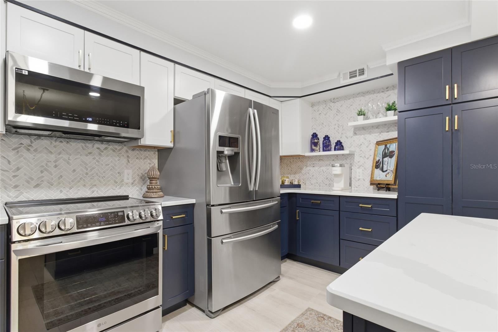 Stunning Remodeled Kitchen - New Stainless Appliances