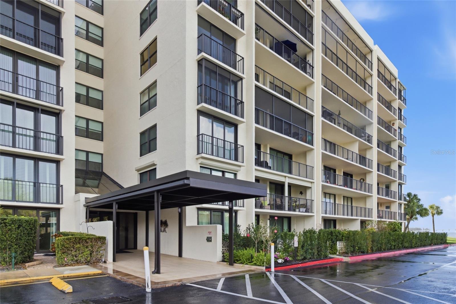 Front of 100 Oakmont