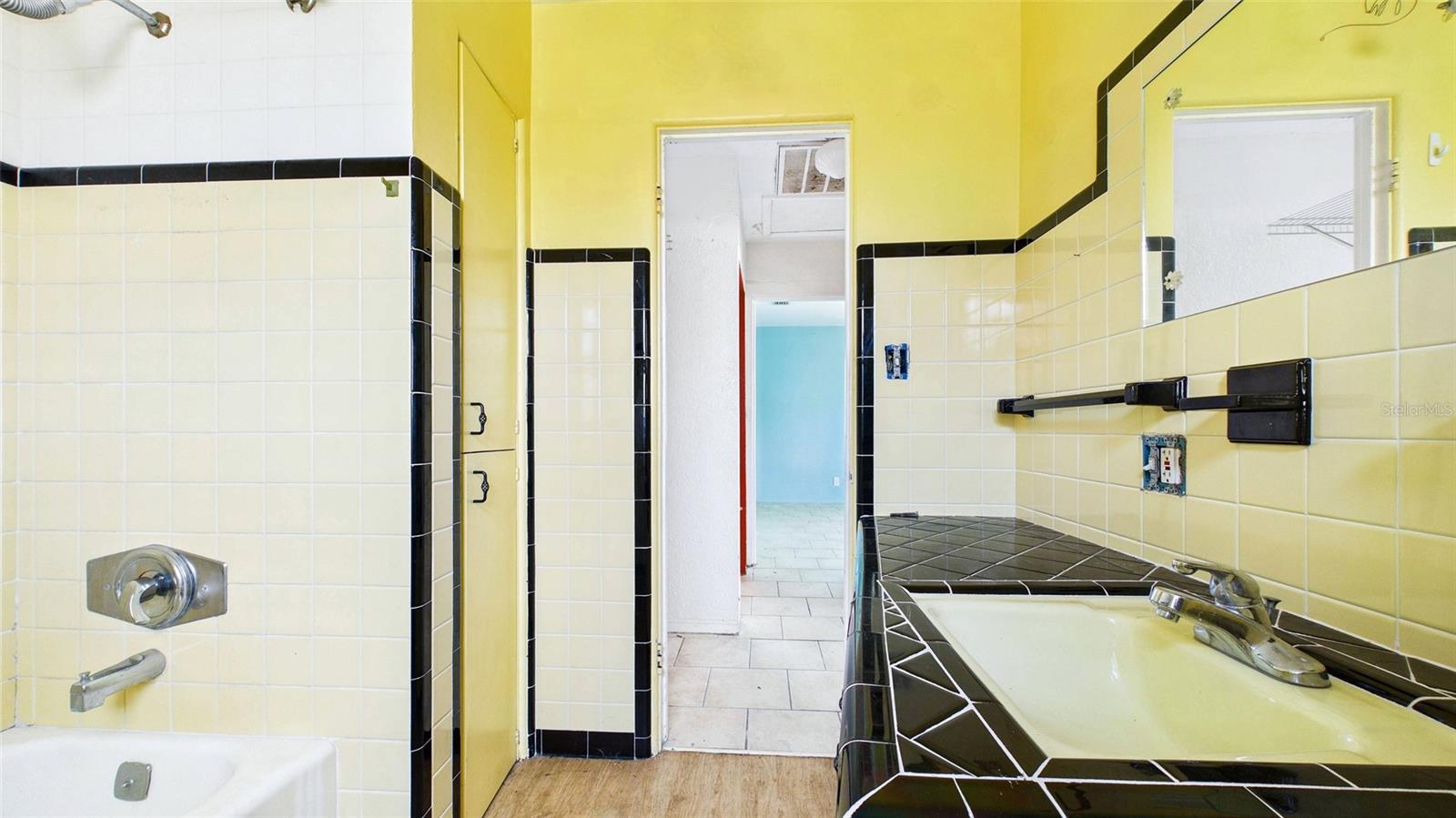 Classic 1950's Gulfport bathroom