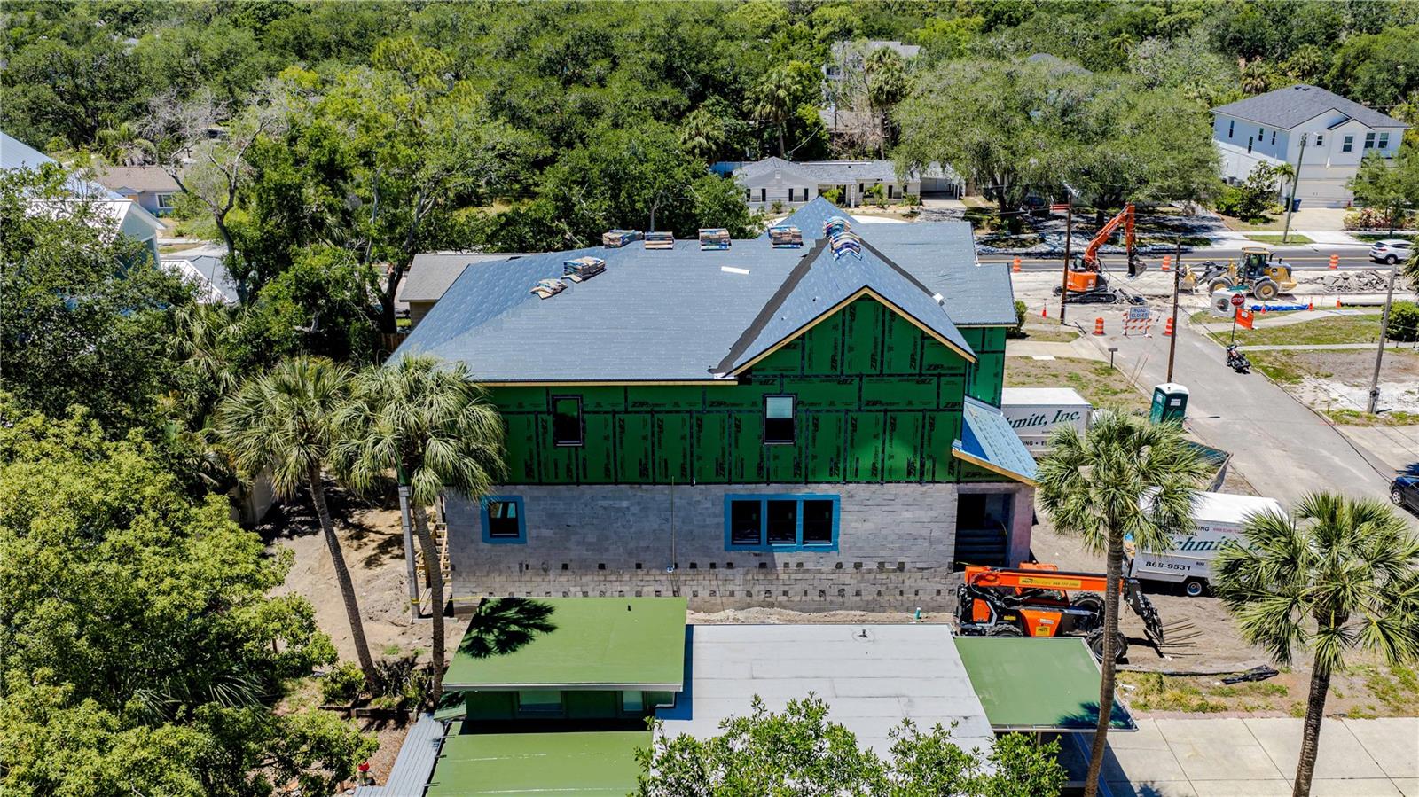 TB8483049