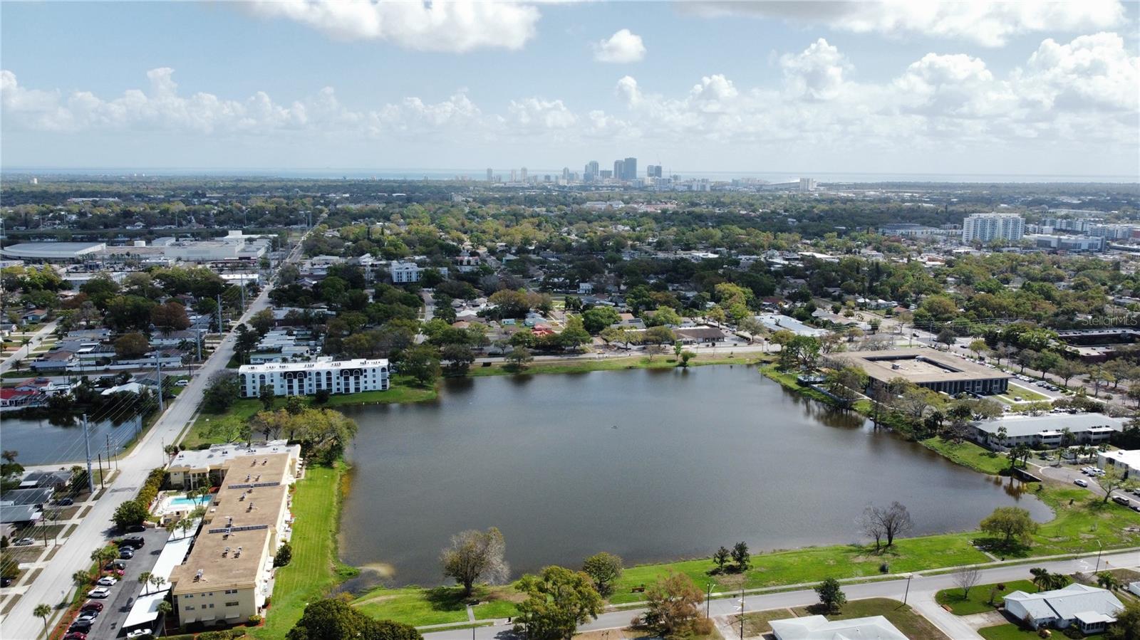 Close to vibrant downtown St. Pete