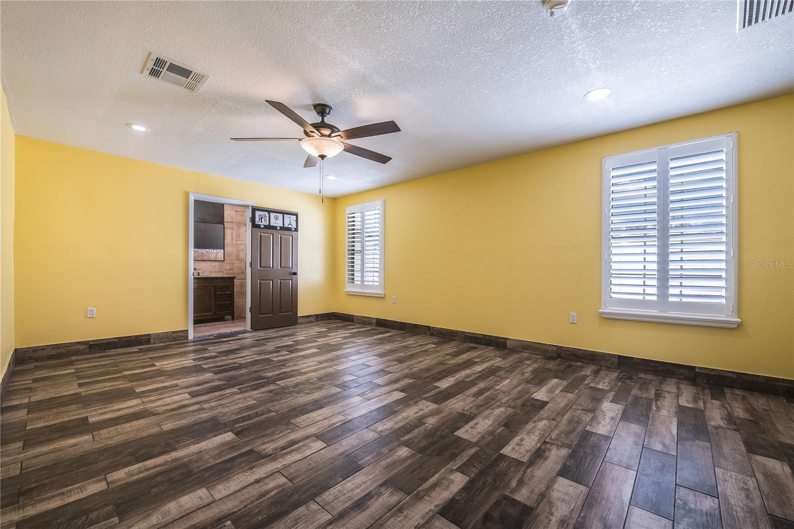Large Master Bedroom with ensuite bathroom