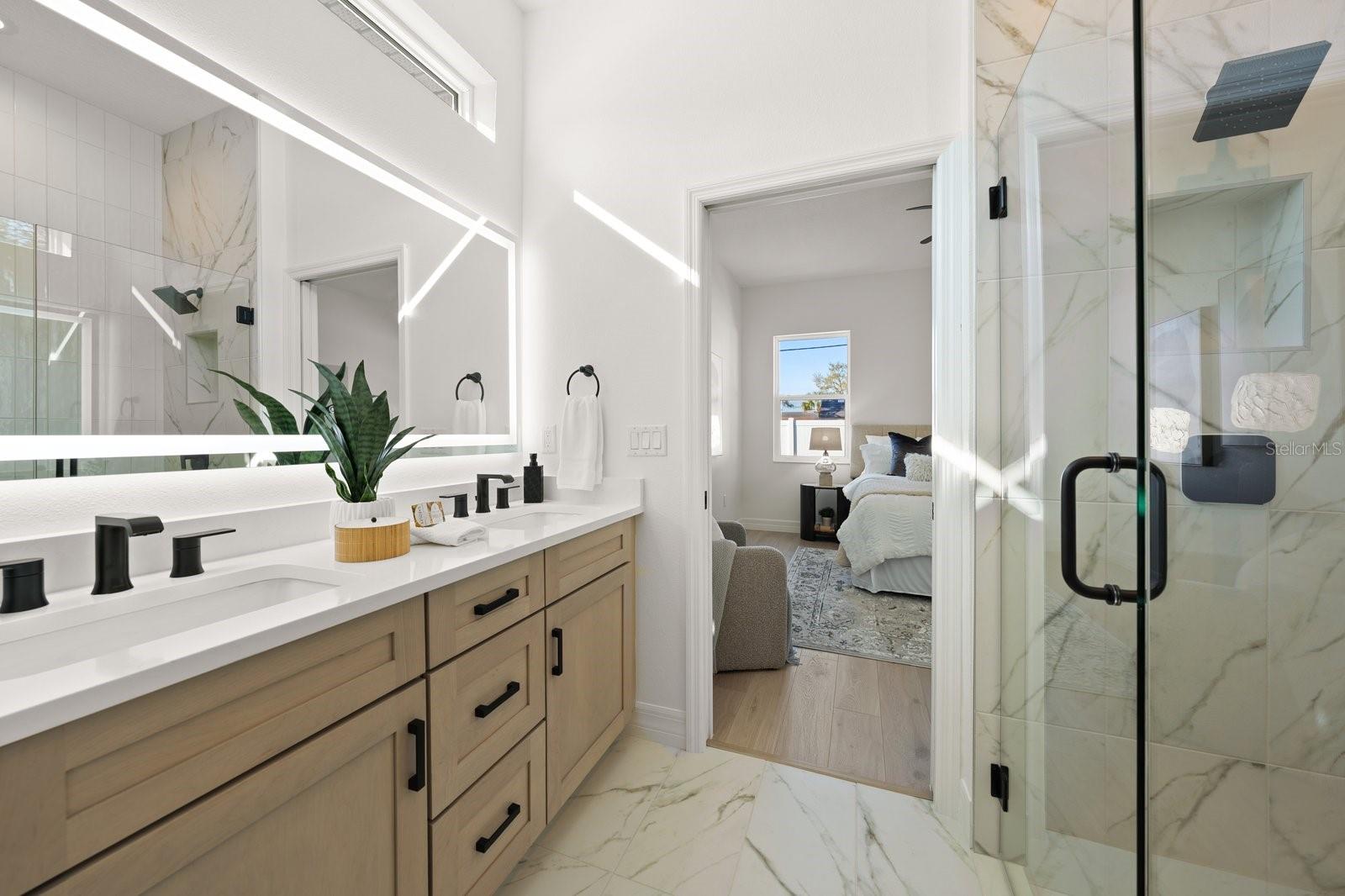 Primary En-Suite Bath